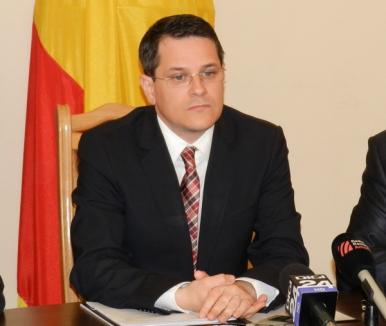 Eduard Hellvig verifică cu Poliţia modul în care a gestionat Elena Udrea fondurile statului